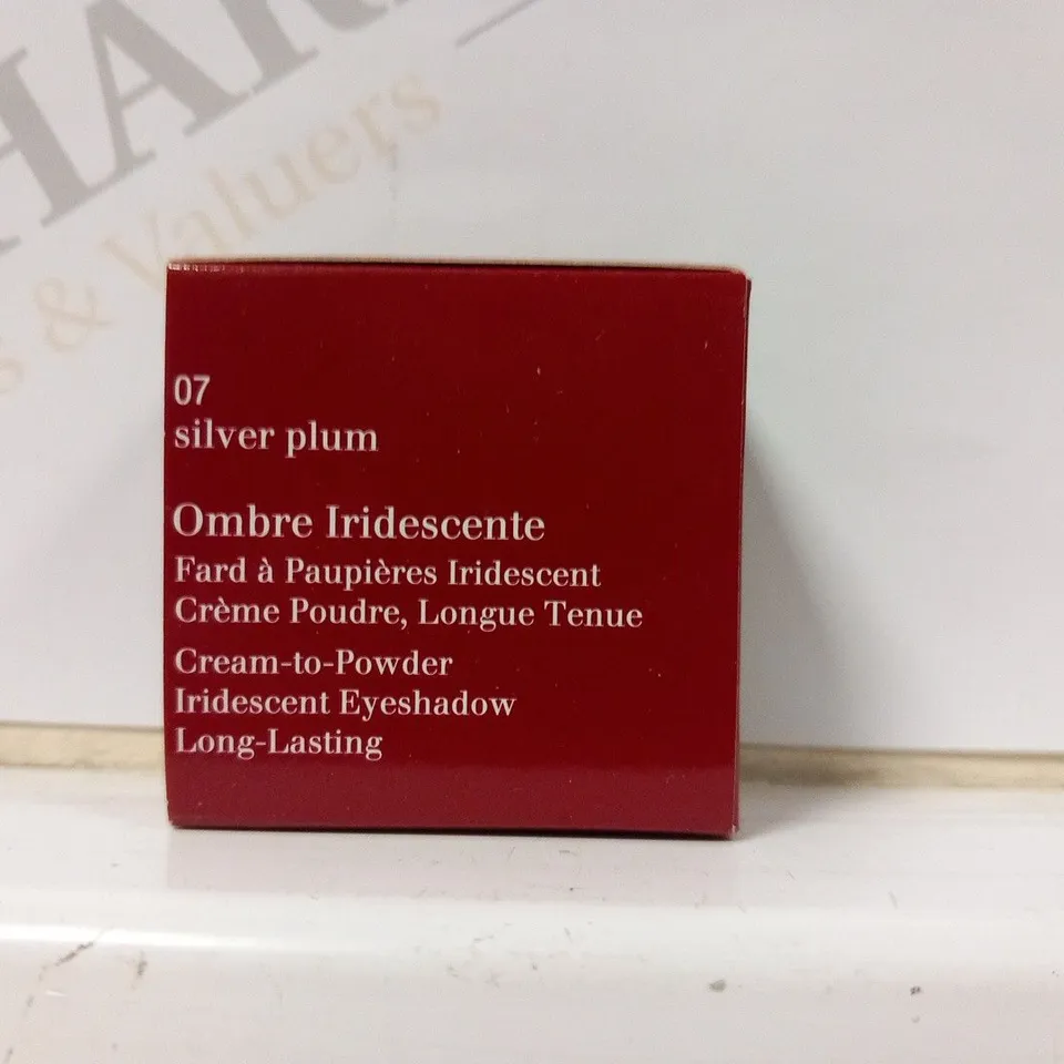 APPROXIMATELY 33 CLARINS PARIS CREAM TO POWDER IRIDESCENT EYESHAOW LONG LASTING 7G