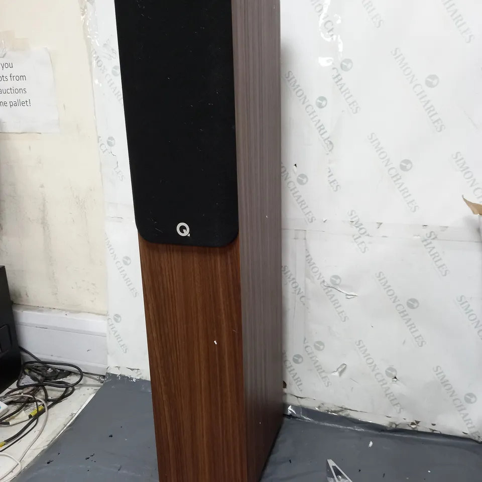 PAIR OF BOXED Q ACOUSTICS Q 5040 COMPACT FLOORSTANDING SPEAKER DARK SPRUCE