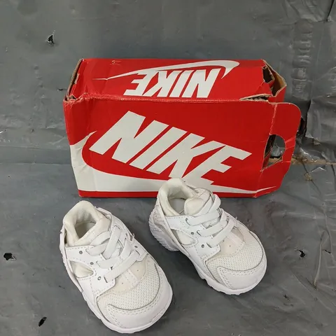 BOXED PAIR OF NIKE HUARACHE RUN TODDLER WHITE UK 1.5