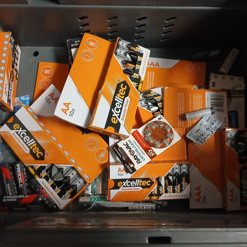 LOT OF ASSORTED BATTERIES TO INCLUDE EXCELLTEC, RAYOVAC AND LLOYTRON