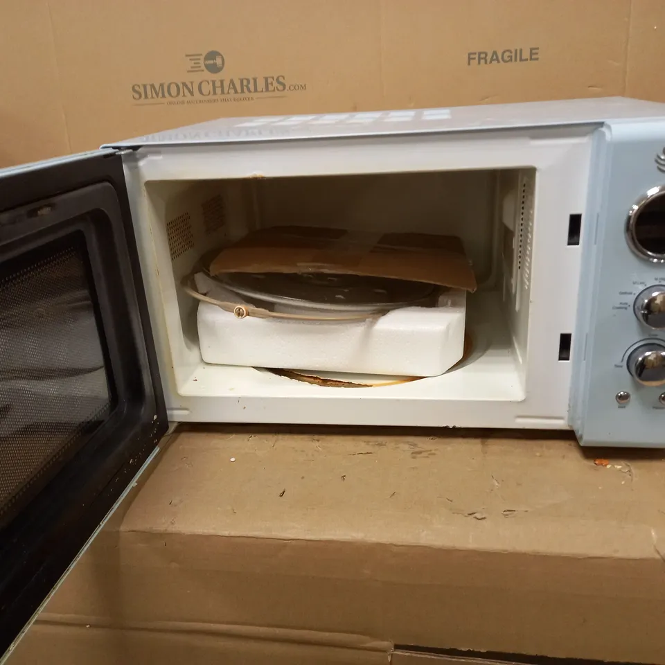 SWAN SM22085BLN RETRO DIGITAL MICROWAVE - LIGHT BLUE