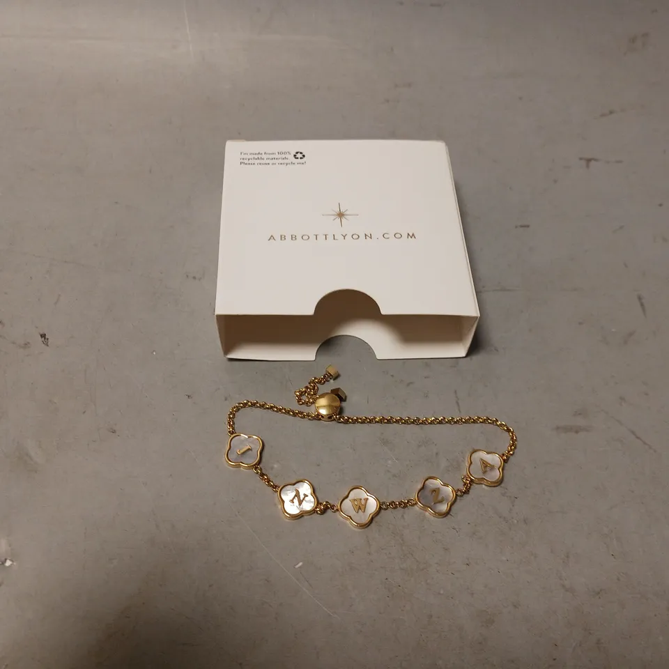 BOXED ABBOTTLYON GOLDEN BRACELET WITH LETTERS - JNWZA