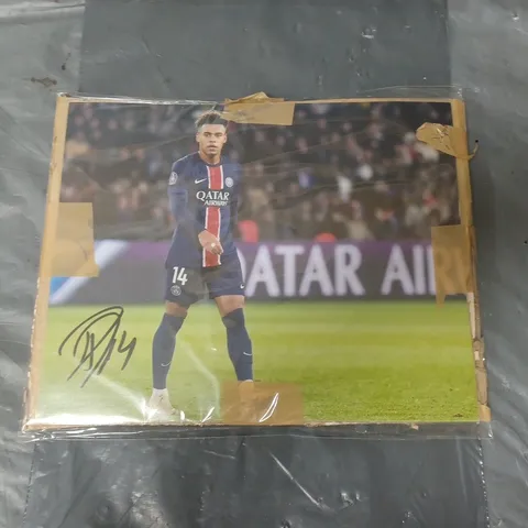 PARIS-SAINT GERMAIN DÉSIRÉ DOUÉ 14 SIGNED PHOTO