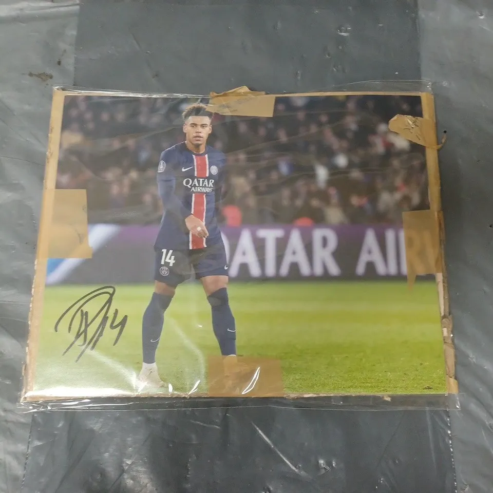 PARIS-SAINT GERMAIN DÉSIRÉ DOUÉ 14 SIGNED PHOTO