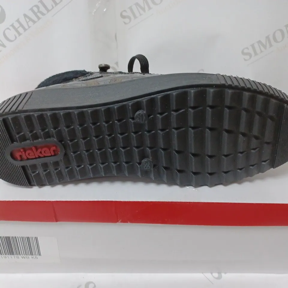 BOXED PAIR OF RIEKER FLEECE LINING BLACK PATENT/BRONZE SIDE ZIP TRAINER BOOTS IN BLACK UK SIZE 5