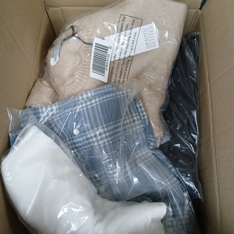 APPROXIMATELY 15 ASSORTED WOMENS CLOTHING PRODUCTS IN VARIOUS STYLES & SIZES 