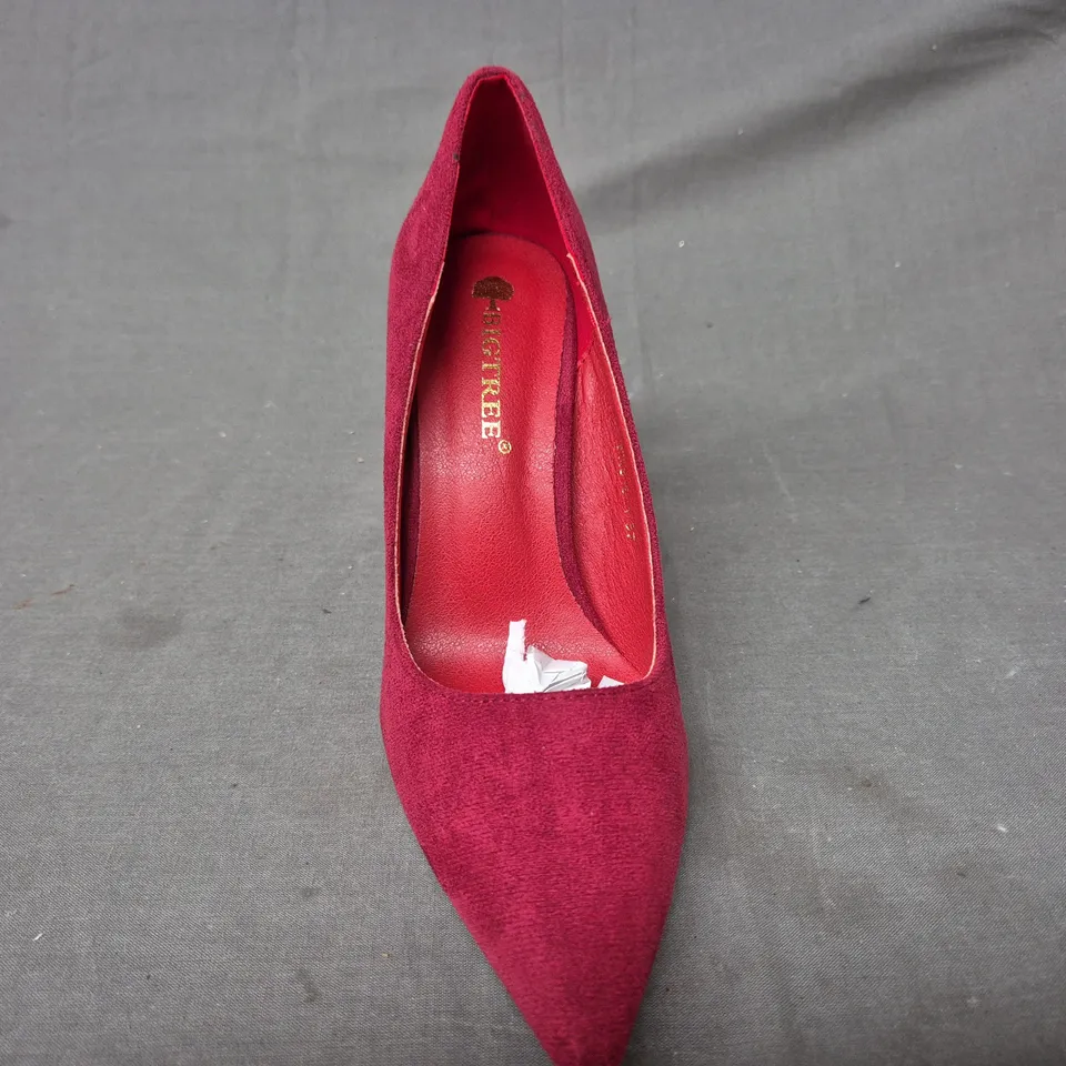 BOXED PAIR OF BIGTREE POINTED TOE STILETTO HEELS IN WINE RED SIZE EU 37