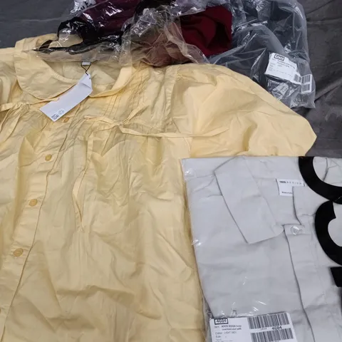 APPROXIMATELY 35 ASSORTED CLOTHING ITEMS IN VARIOUS SIZES, STYLES & COLOURS TO INCLUDE TOPS, SHIRT, TROUSERS, ETC - COLLECTION ONLY