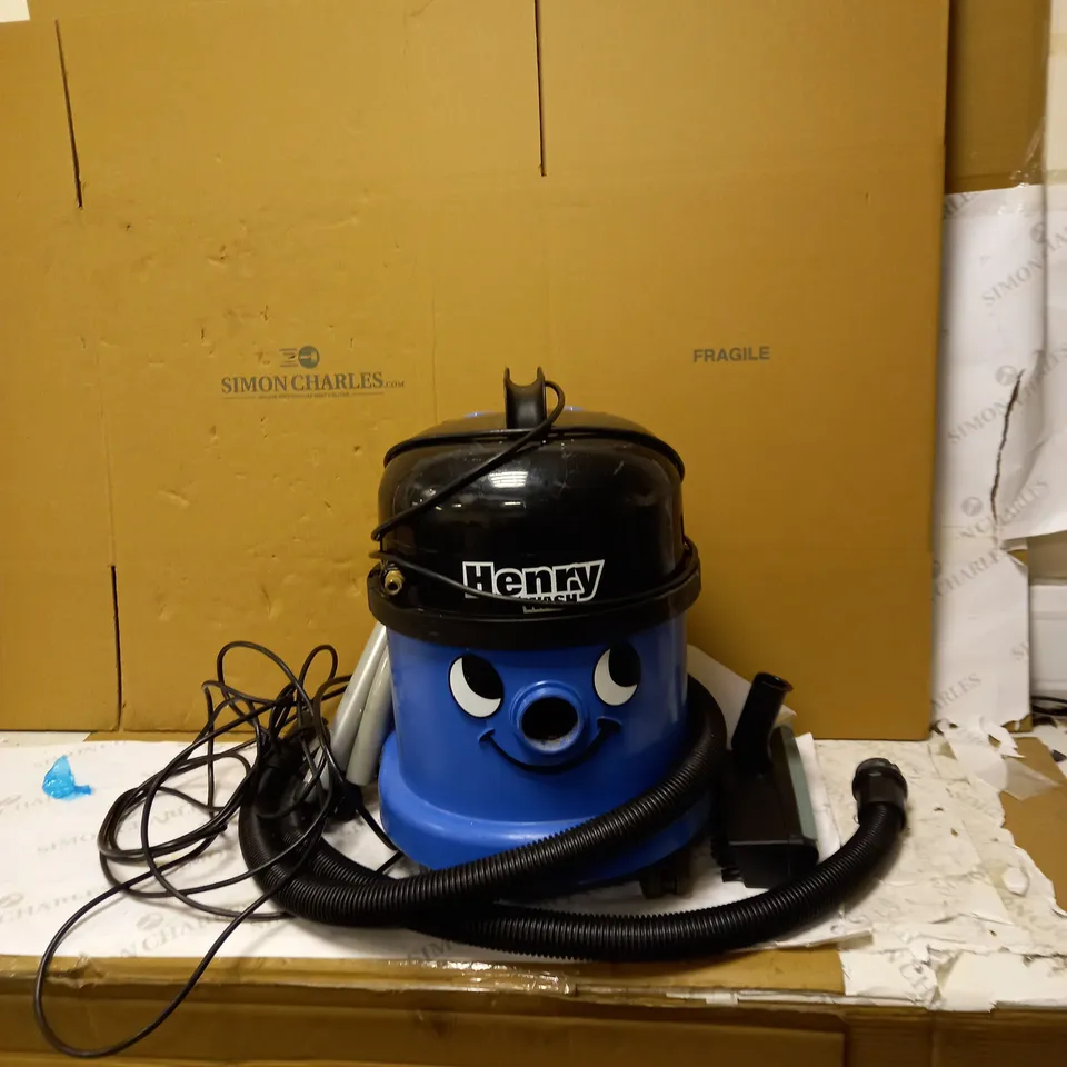 HENRY 1060W WASH WET VACUUM