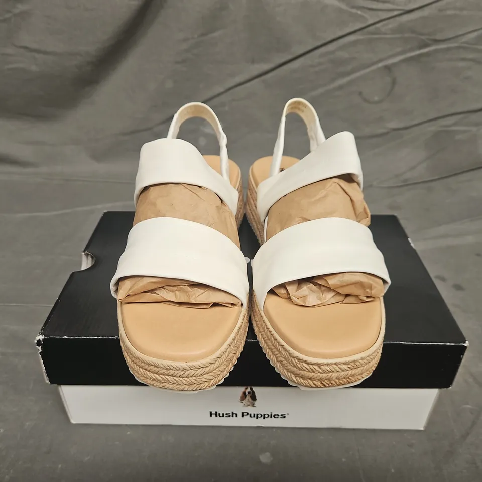 BOXED PAIR OF HUSH PUPPIES WOMENS RACHEL CREAM STRAP SANDALS - UK SIZE 7