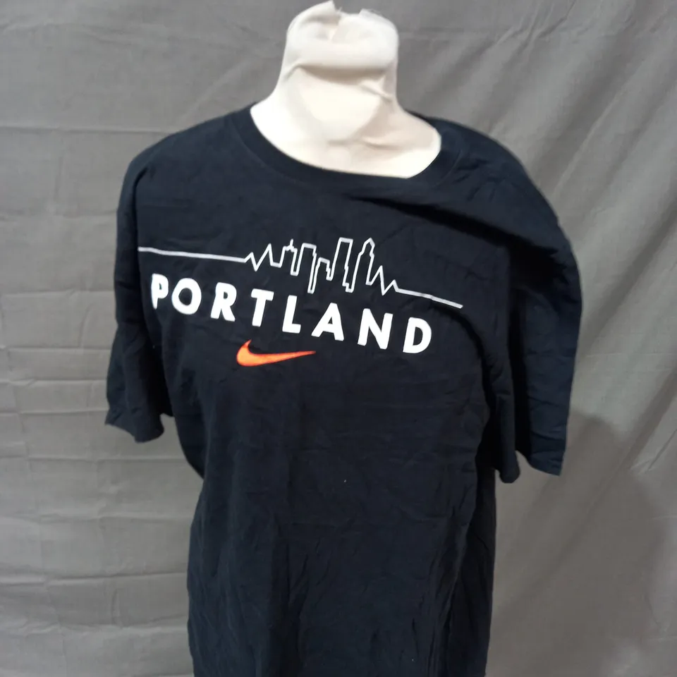 THE NIKE TEE PORTLAND T-SHIRT - LARGE