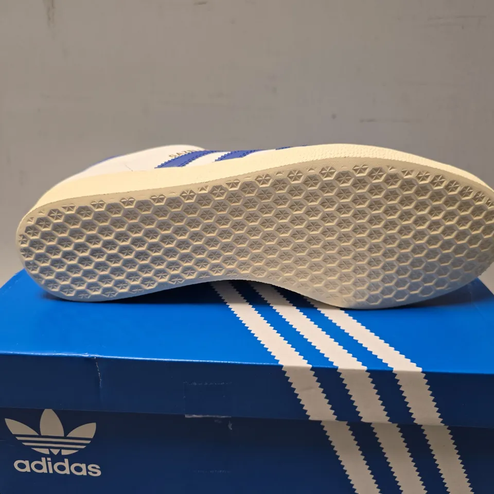 BOXED ADIDAS GAZELLE IN WHITE & BLUE - UK 9 