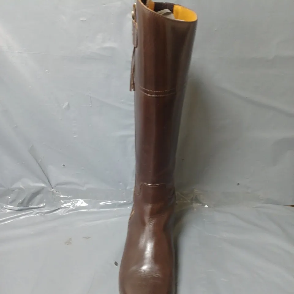 BOXED PAIR OF RYDALE HELMSLEY SPANISH RIDING BOOTS IN BROWN LEATHER - SIZE 8