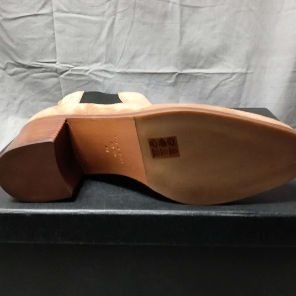 BOXED PAIR OF RAG & BONE HAZEL BOOTS IN SABBIA SUEDE - EU 40