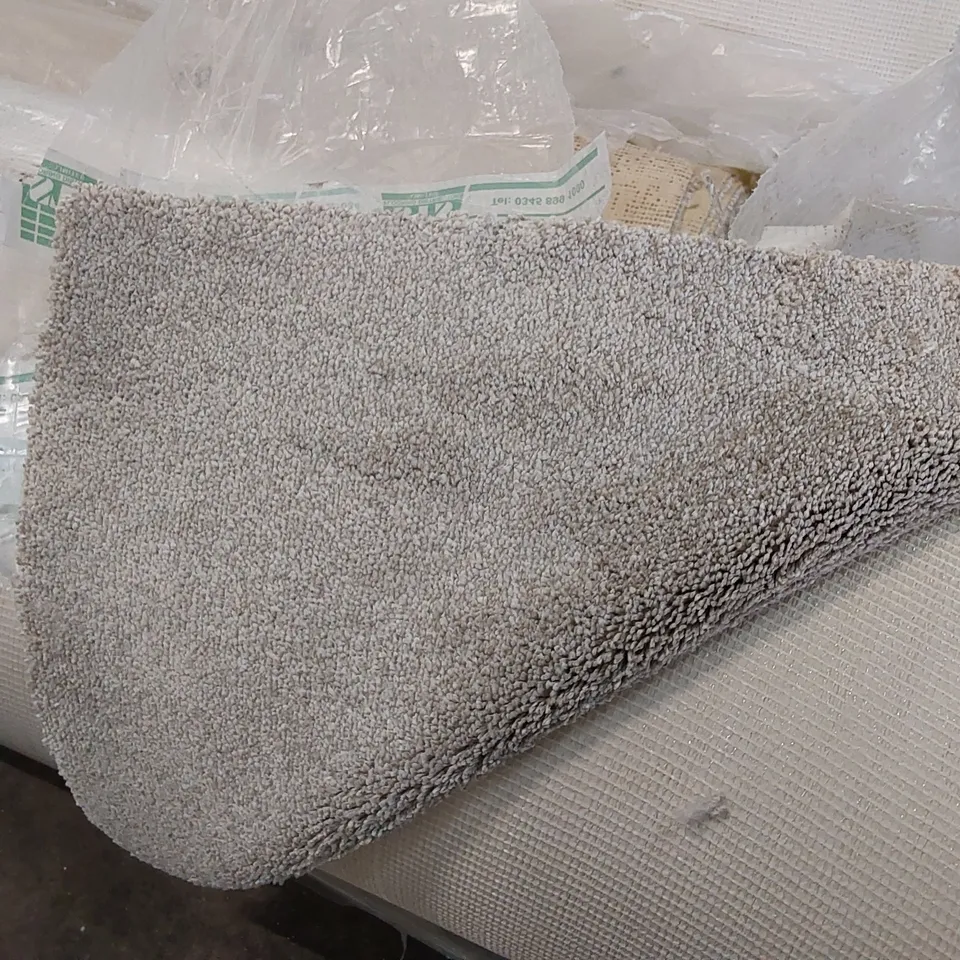 ROLL OF QUALITY ADDICTION STONE CARPET // SIZE: APPROX 5 X 9.3m