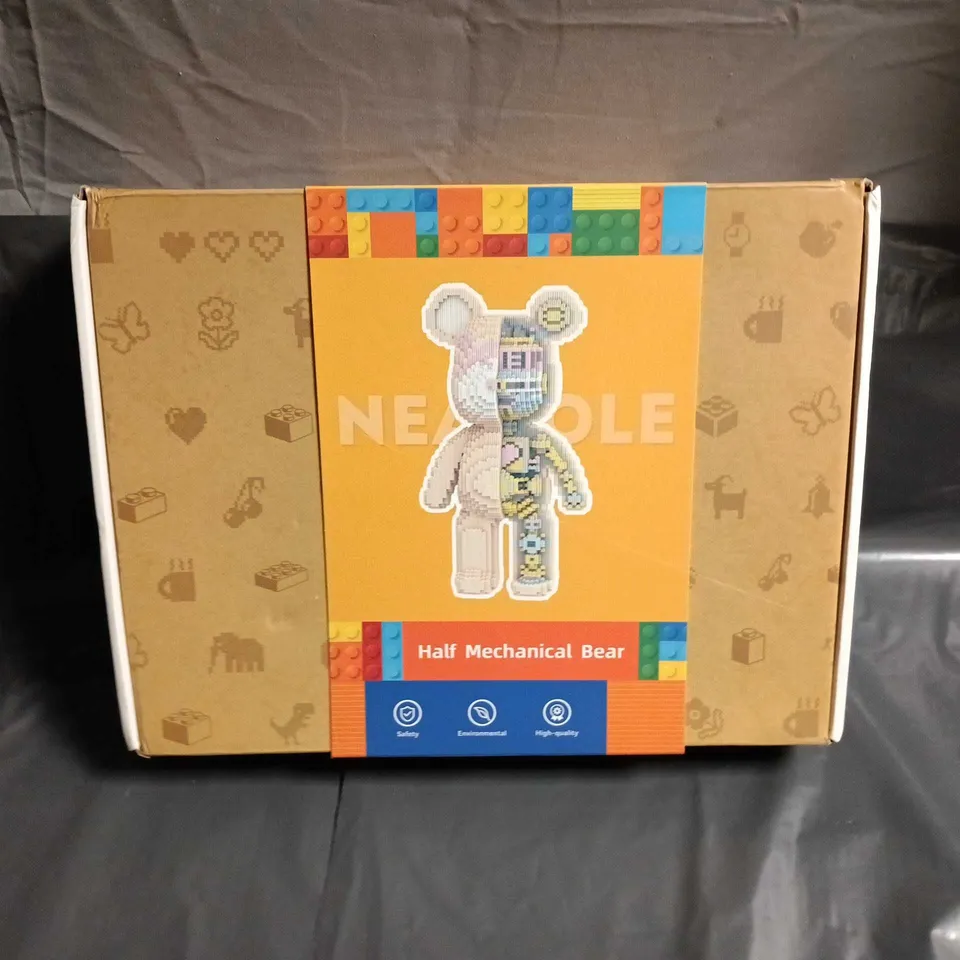 NEACOLE HALF MECHANICAL BEAR BUILDING KIT