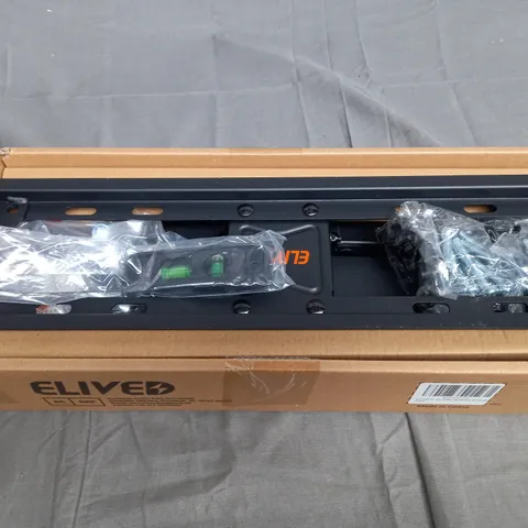 FULL-MOTION TV WALL MOUNT