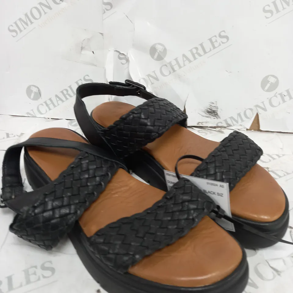 UNBOXED DUNE LORRIS SANDAL IN BLACK - SIZE 7