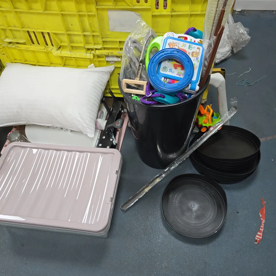 LOT OF APPROXIMATELY 30 ASSORTED HOUSEHOLD ITEMS TO INCLUDE, RUGS, XL BRUSH HEAD, PILLOWS AND DEWALT BATERY