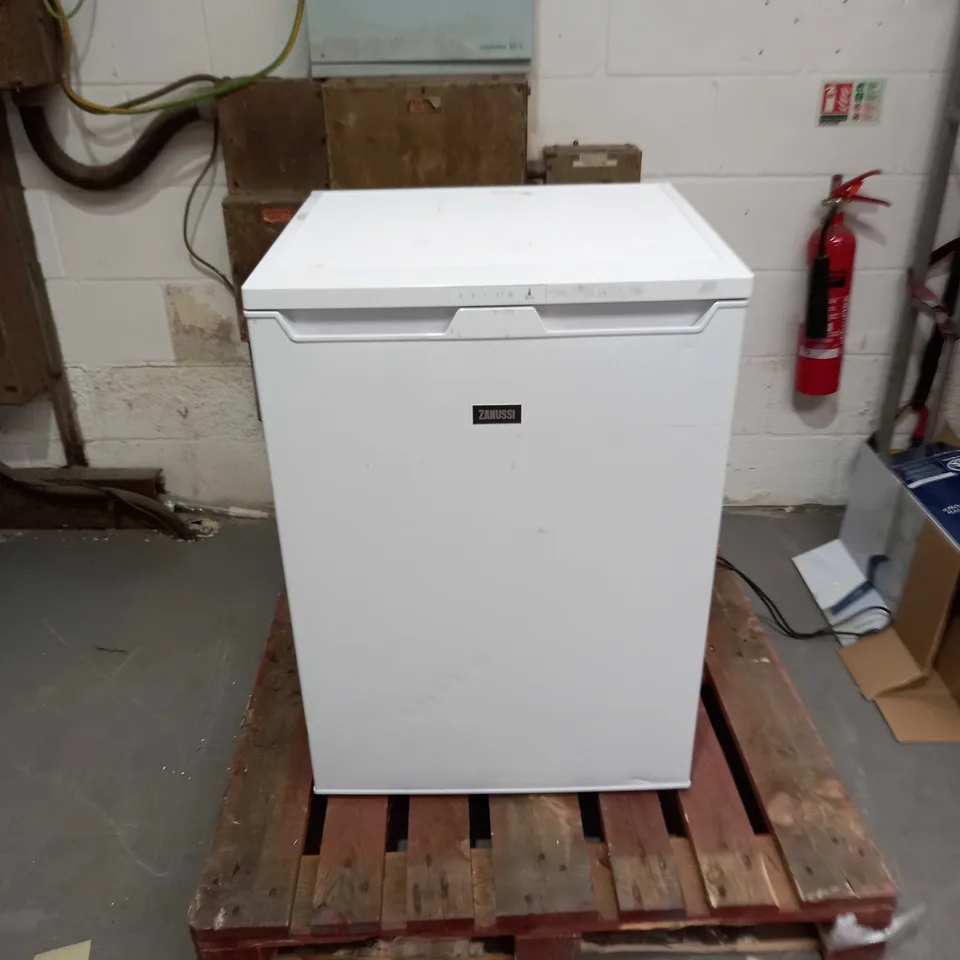 ZANUSSI STANDING WHITE FREEZER 