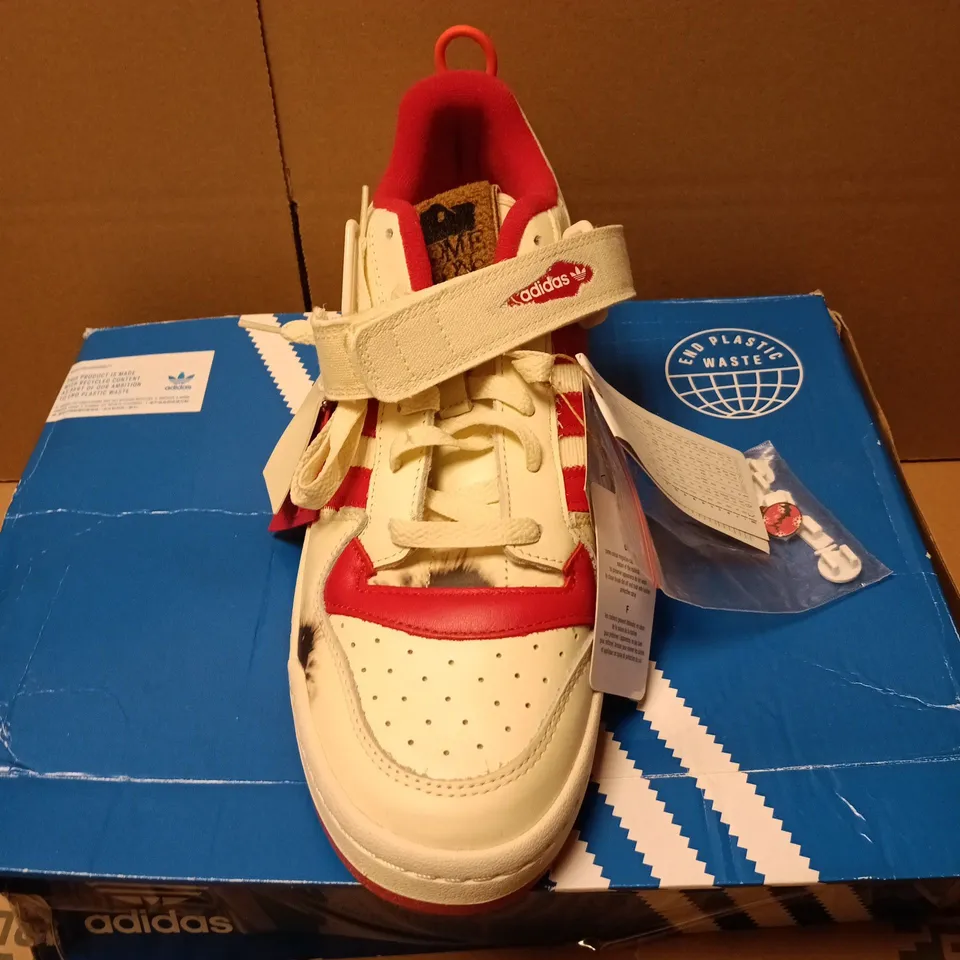 BOXED PAIR OF ADIDAS FORUM HOME ALONE TRAINERS IN WHITE - UK 11