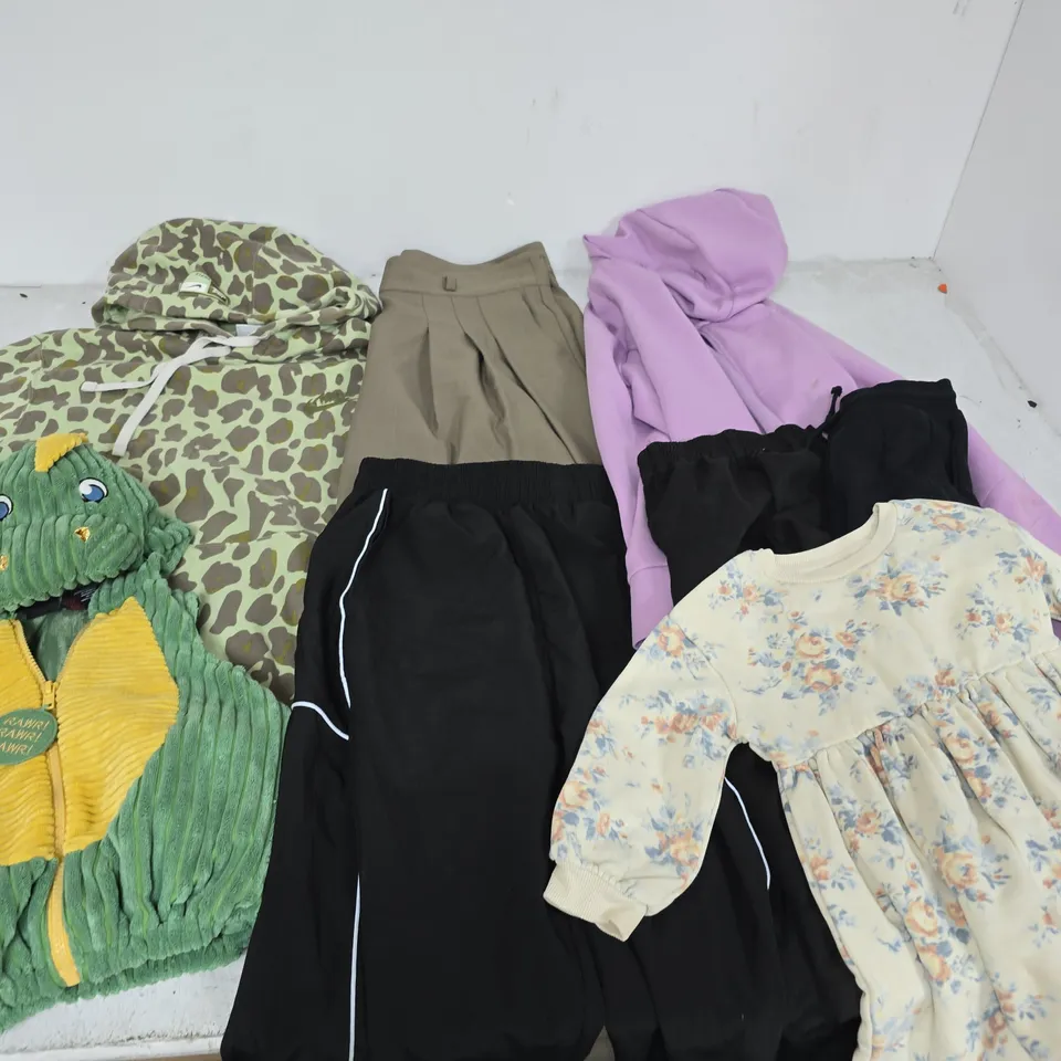 LARGE QUANTITY OF ASSORTED CLOTHING ITEMS TO INCLUDE NIKE, GOING WILD AND M&S