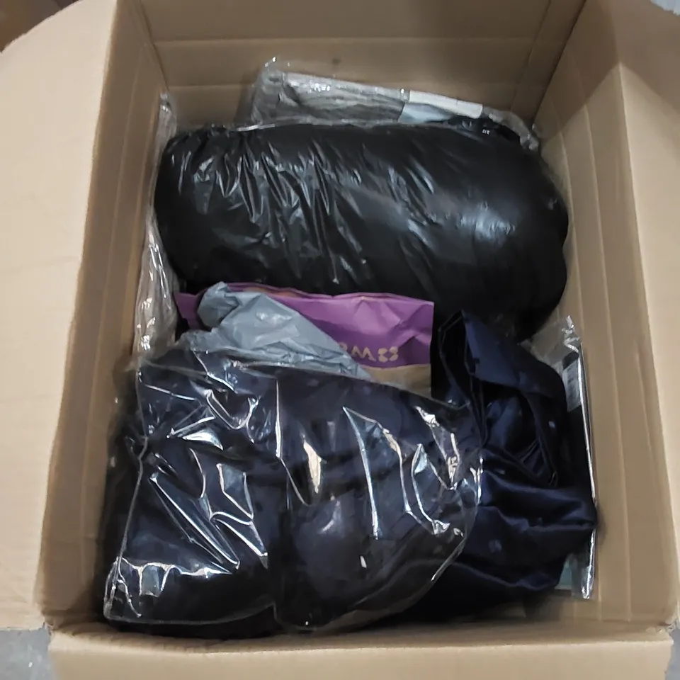 BOX TO CONTAIN APPROX 10 X ASSORTED LOOSE AND INCOMPLETE CURTAIN AND BEDDING SETS 