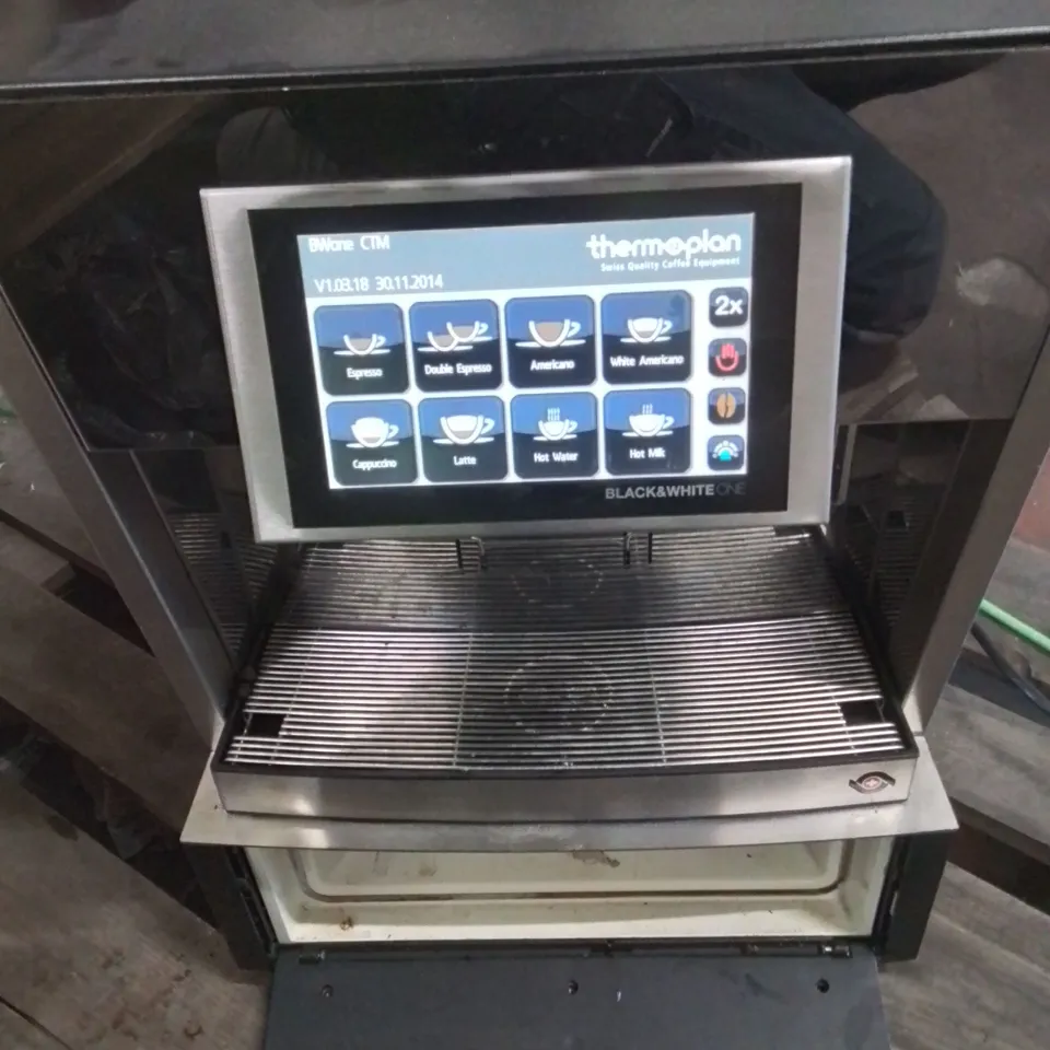 THERMOPLAN BLACK & WHITE COMPACT CTM, A FULLY AUTOMATIC COFFEE MACHINE