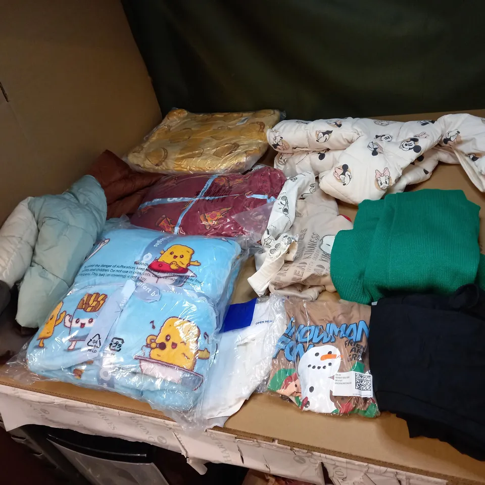 LOT OF APPROX 20 ASSORTED KIDS CLOTHING ITEMS TO INCLDE BABY GROWS, T-SHIRTS AND COATS