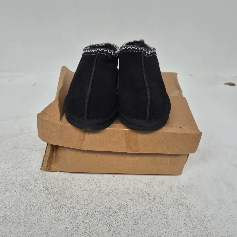 BOXED PAIR OF UGG TASMAN II SLIPPERS IN BLACK - SIZE 38