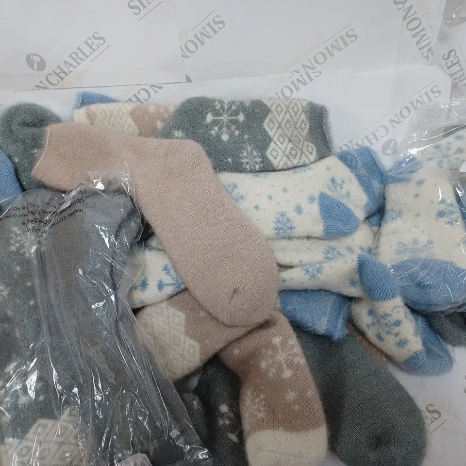 BOX OF 15 FLUFFY SOCKS