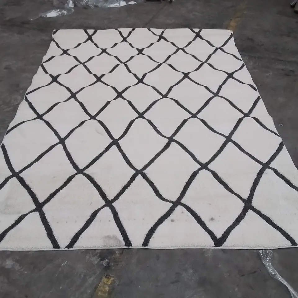 QUALITY DESIGNER AREA RUG - APPROXIMATELY 280X200