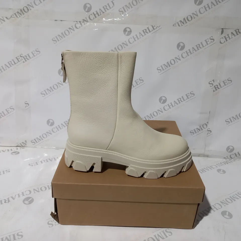 STEVE MADDEN MARYANN BONE LEATHER CREAM SIZE 7