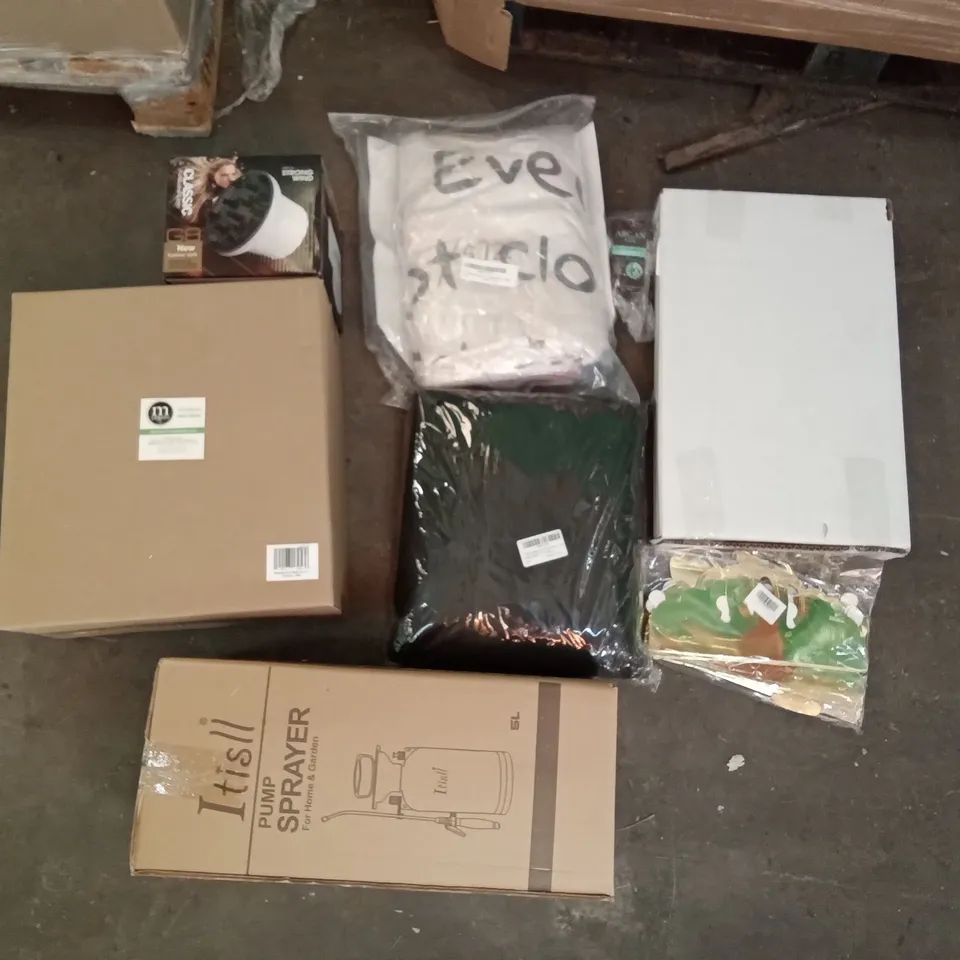 PALLET OF ASSORTED ITEMS INCLUDING ITISLL PUMP SPRAYER, M-DESIGN RECTANGLE OPEN WASTE CAN, 20PCS GOLD PAPER CROWN DECORATIONS, CORDON GREEN ROASTING TRAYS, ARGAN OIL HAIR TREATMENT