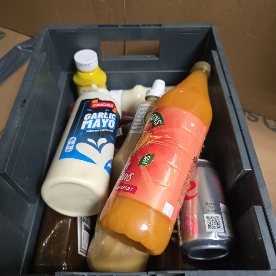 APPROXIMATELY 10 ASSORTED FOOD ITEMS INCLUDING GARLIC MAYO AND HEINZ CLASSIC BURGER SAUCE