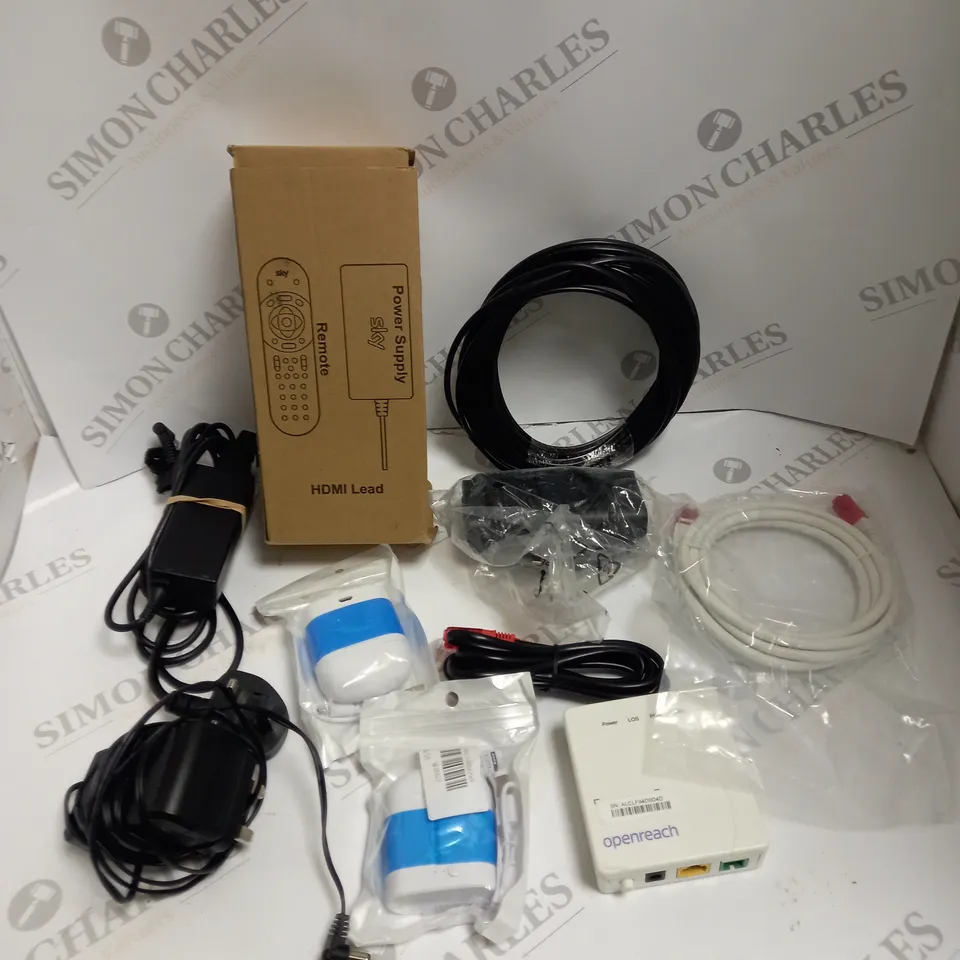 BOX TO CONTAIN APPROX. 20 X ASSORTED TECH PRODUCTS. INCLUDES A LARGE VARIETY OF CABLES FOR TECH DEVICES