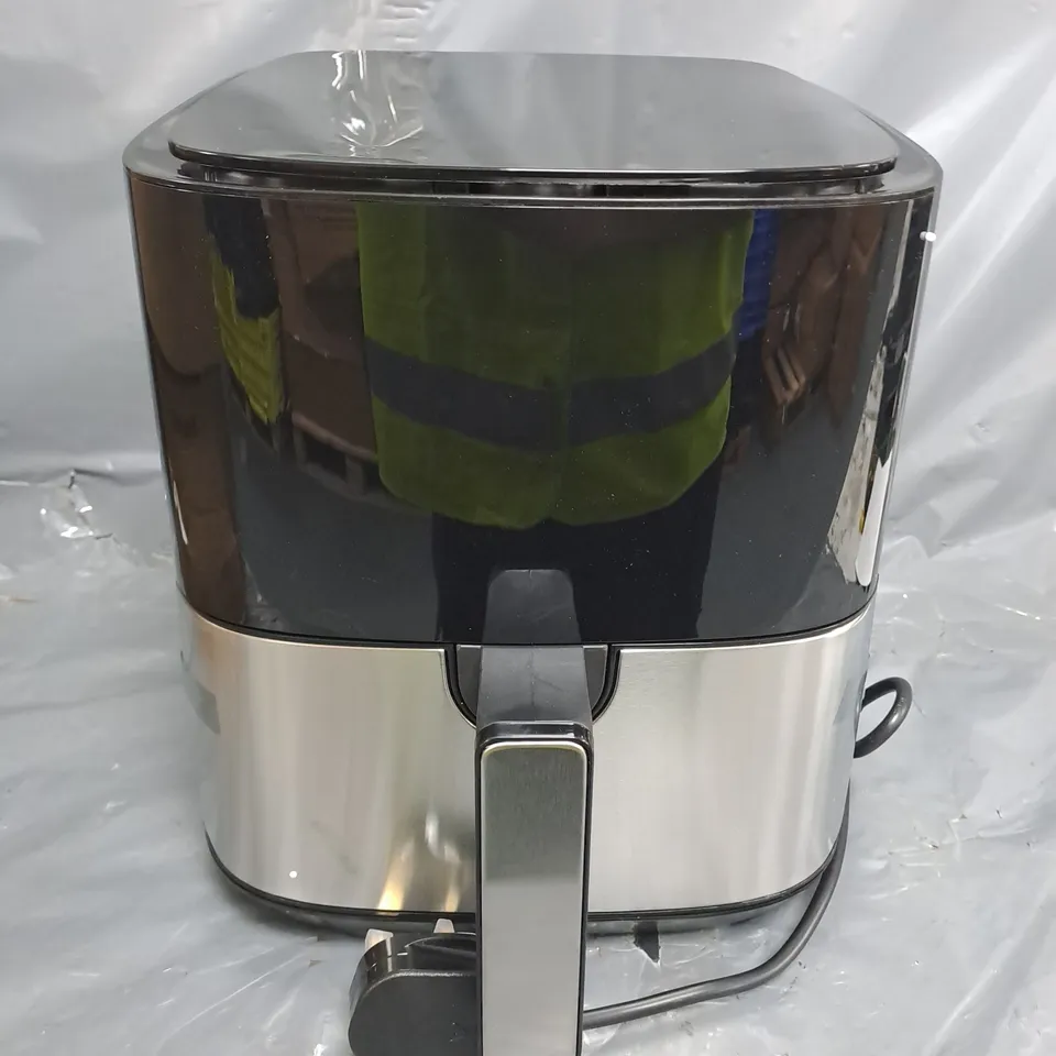 UNBRANDED AIR FRYER IN BLACK