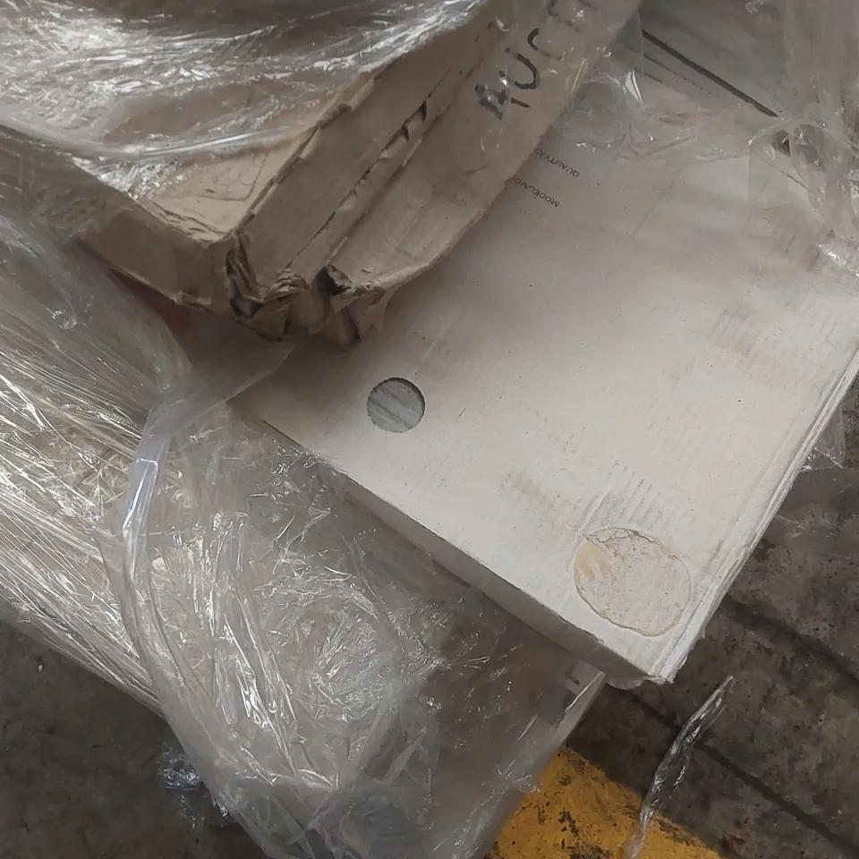 PALLET CONTAINING A LARGE QUANTITY OF BRAND NEW TILES