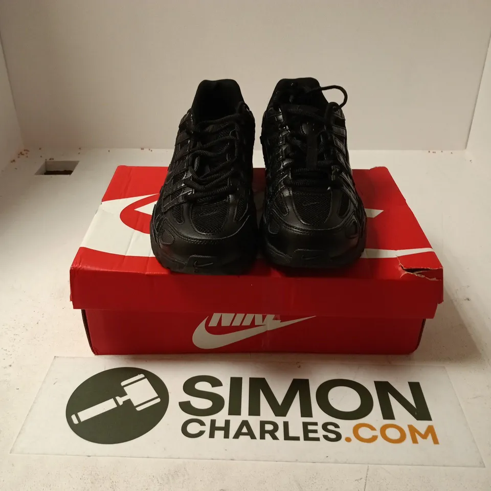 BOXED PAIR OF NIKE P-6000 TRAINERS IN BLACK - UK 8
