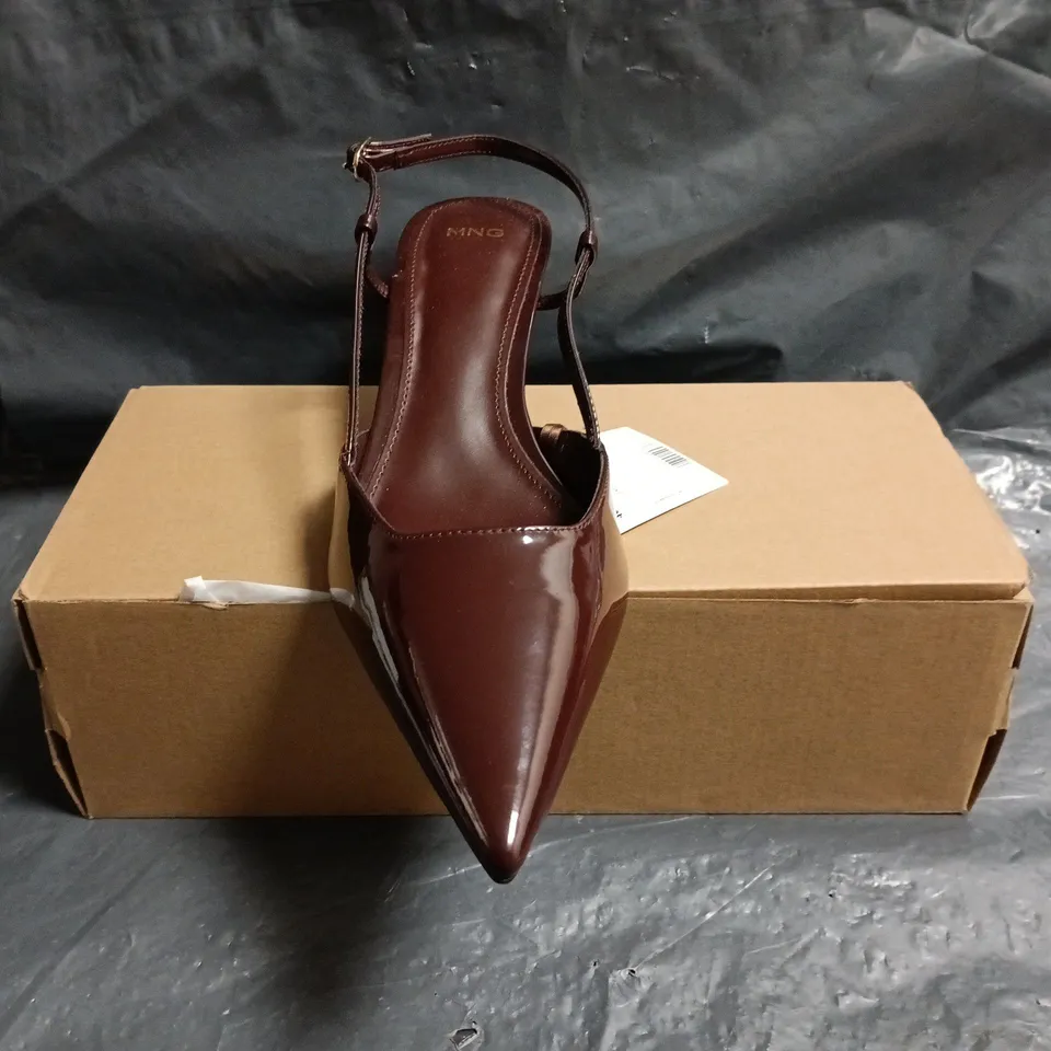 BOXED PAIR OF MNG POINTED TOE SLINGBACK HEELS IN CHOCOLATE SIZE EU 40
