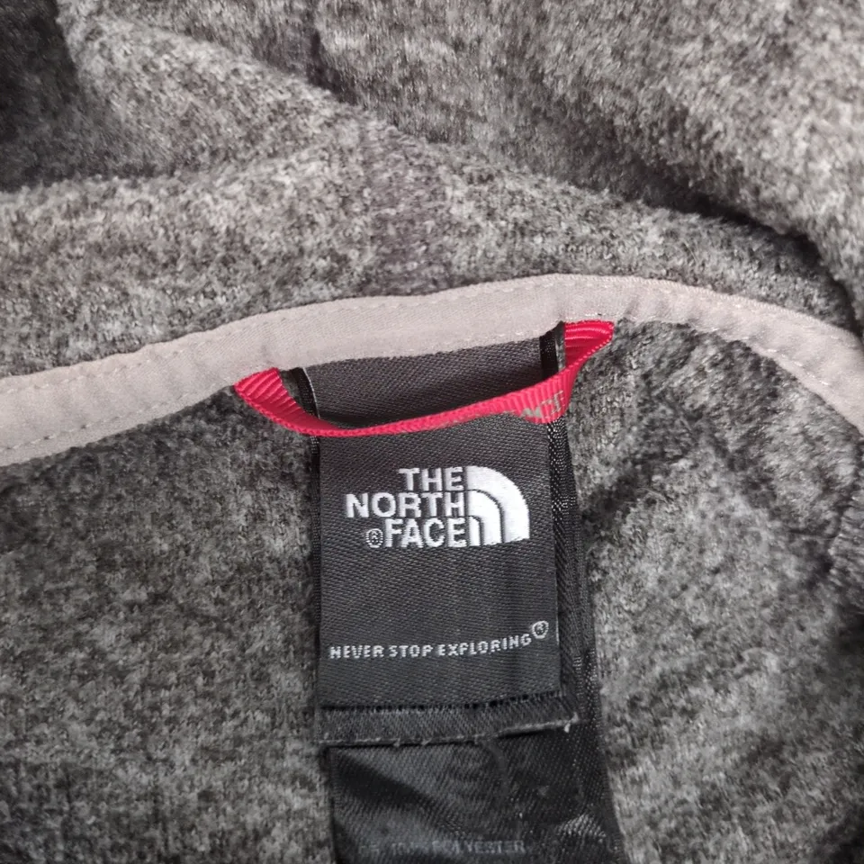 THE NORTH FACE WOMEN'S FLEECE JACKET – GREY