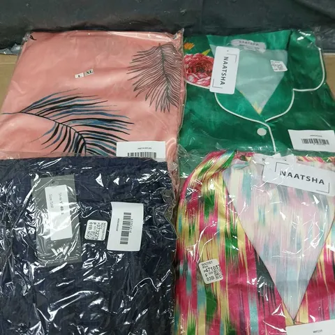 BOX OF APPROXIMATELY 20 CLOTHING AND FASHION ITEMS - VARIOUS COLOURS, SIZES AND STYLES