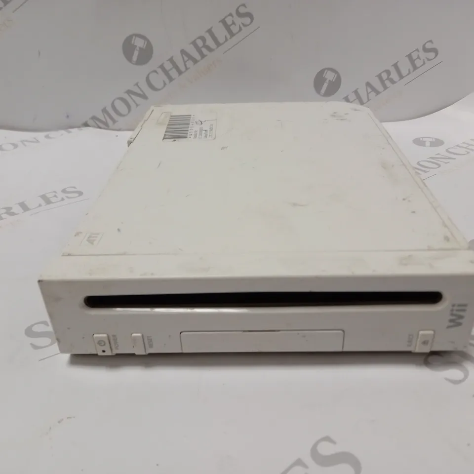 NINTENDO WII CONSOLE IN WHITE
