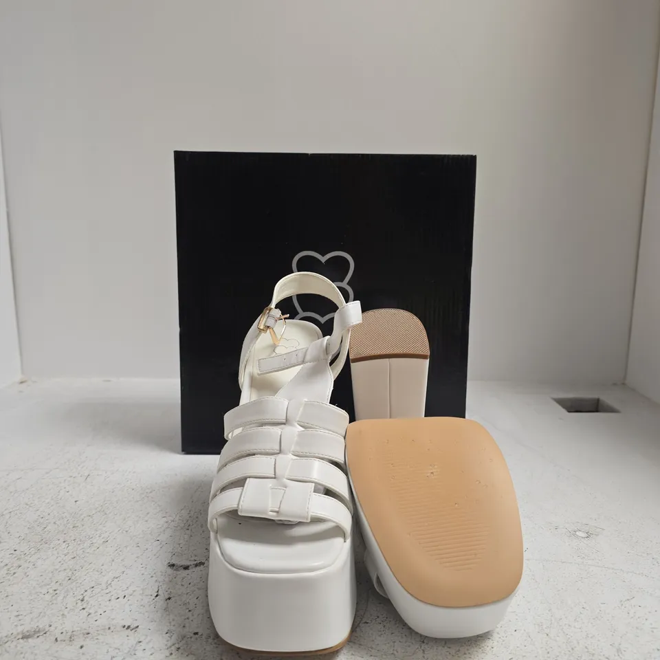 KOI WOMEN'S WHITE PU PLATFORM SANDALS – STYLE DBP55, UK7