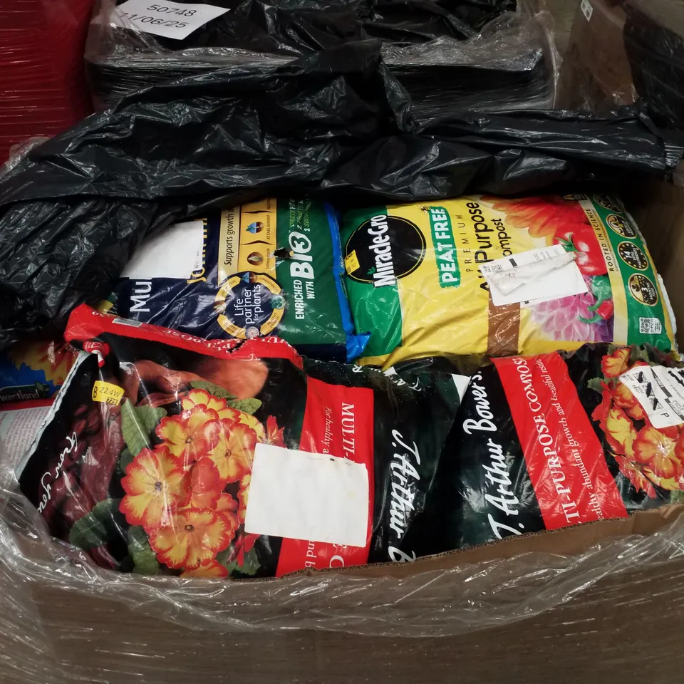 PALLET CONTAINING LARGE QUANTITY OF ASSORTED COMPOST