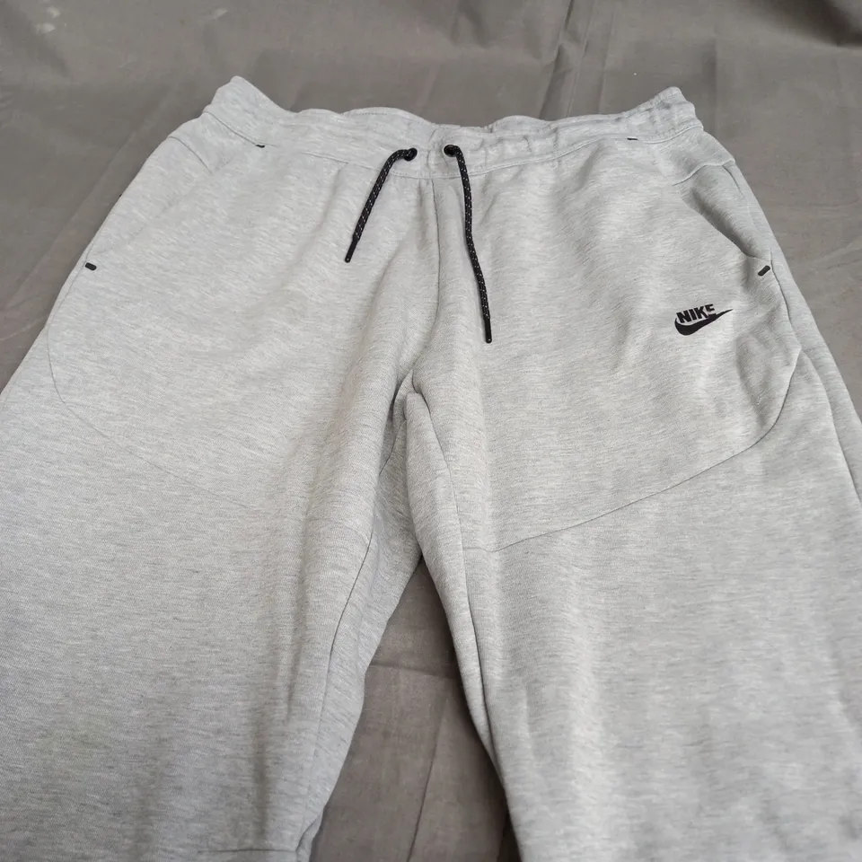 NIKE LIGHT GREY JOGGING PANTS - MEDIUM