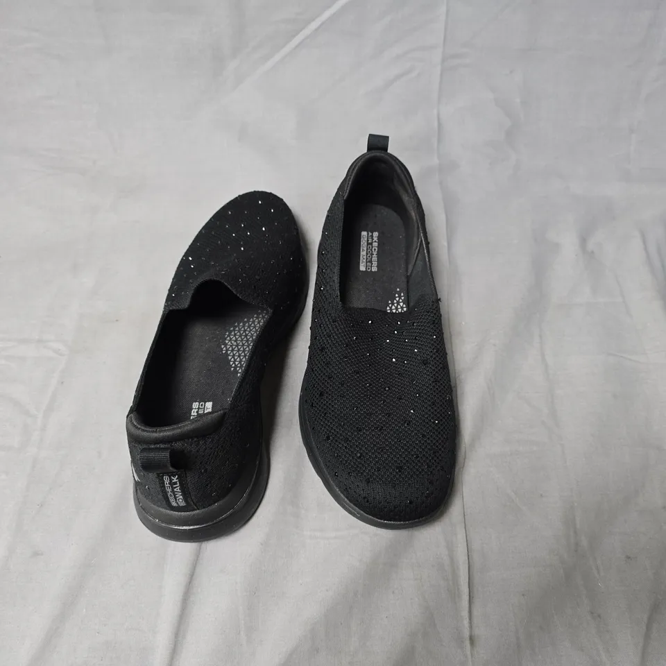 SKECHERS GO WALK 5 BLACK SLIP-ON SHOES – SIZE UK 7