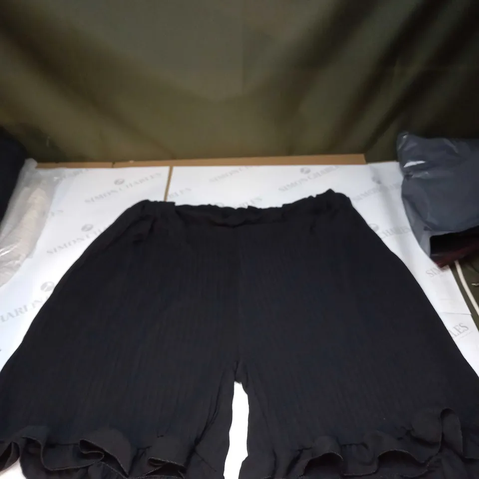 MODA ITALY PLEETED TWO PEICE BLACK - SIZE UNSPECIFIED