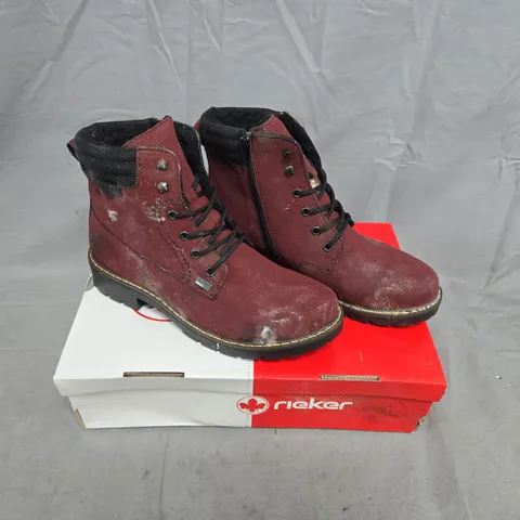 BOXED PAIR OF RIEKER BURGUNDY LEATHER ANKLE BOOTS – UK 6½ (EU 40)