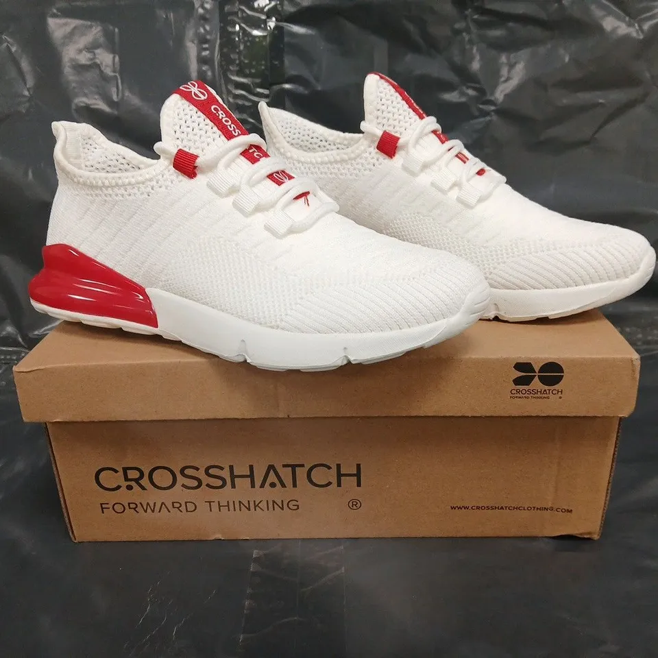 BOXED PAIR OF CROSSHATCH KIDS SHOES IN WHITE/RED SIZE UK 3